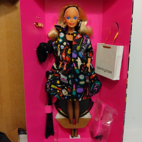 🌹🍃New In Box ~ Bloomingdale's 1994 Limited Edition Savvy Shopper Barbie Doll - Picture 5 of 8
